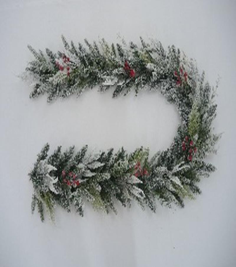 Luxury Frosted 'Diara' Garland with Berries - 210cm / 7ft