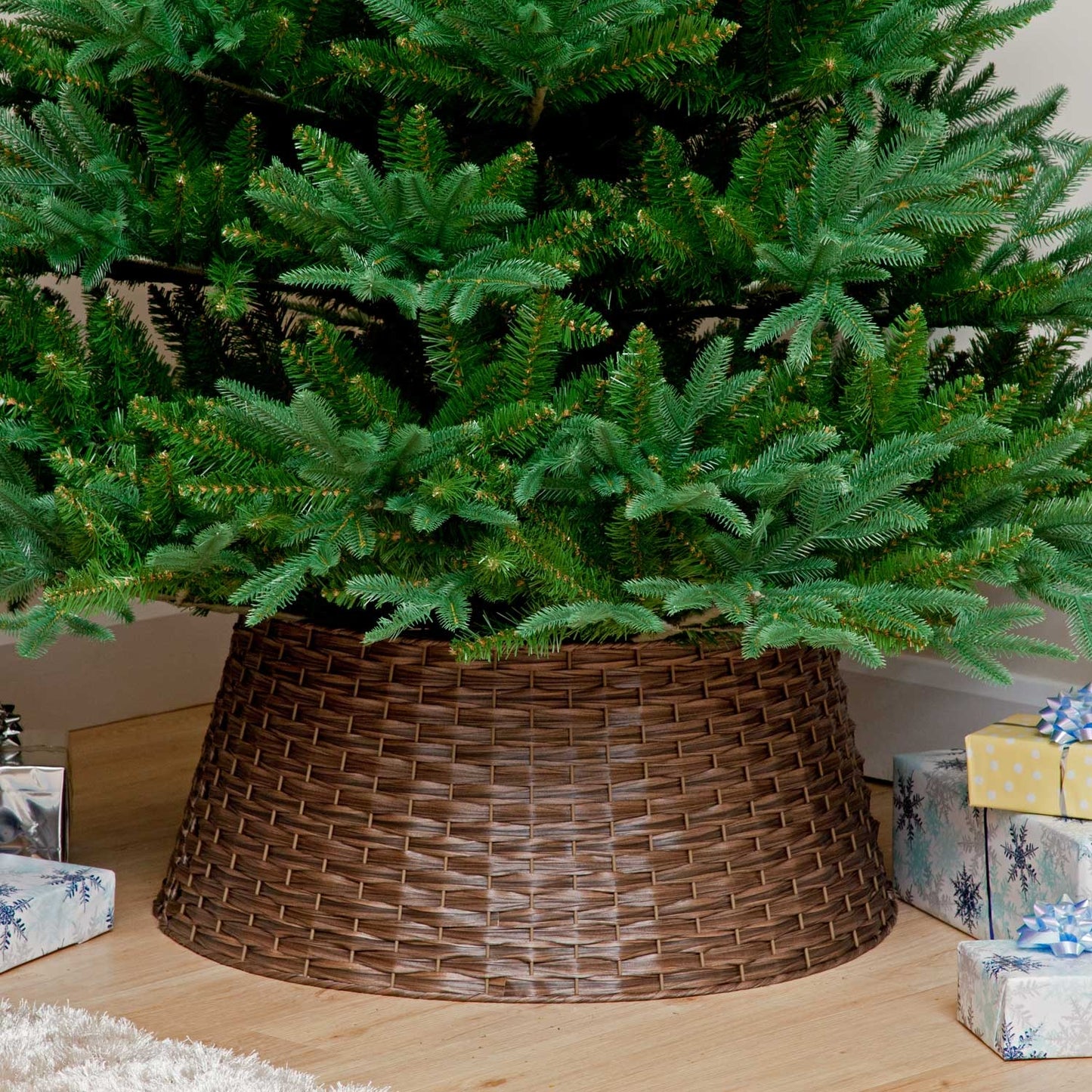 Large Dark Brown Woven Tree Skirt (71cm)